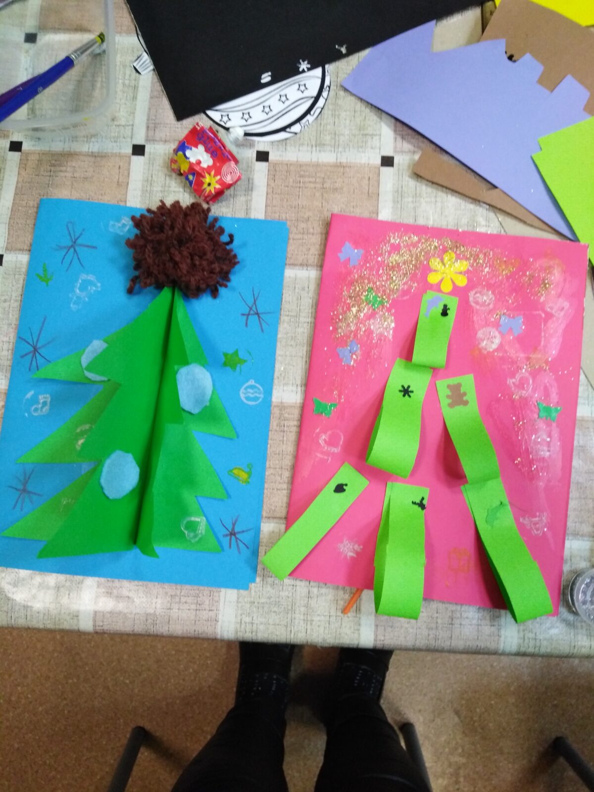 Artystyczne przygotowania do Świąt w Wypożyczalni dla Dzieci