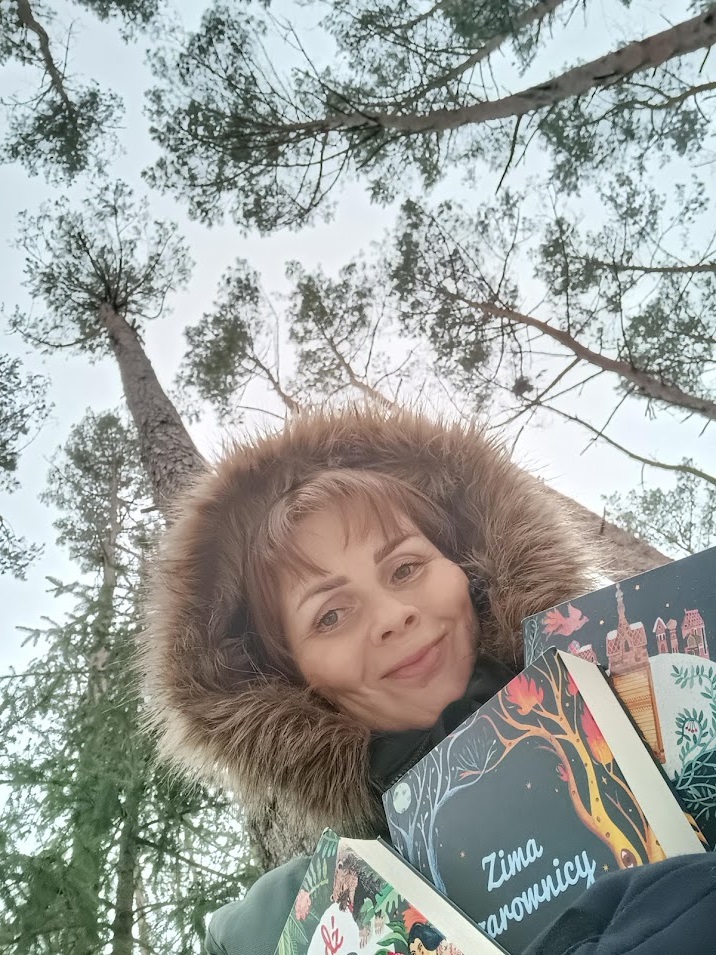 Selfie z książką: “Trylogia Zimowej Nocy” Katherine Arden