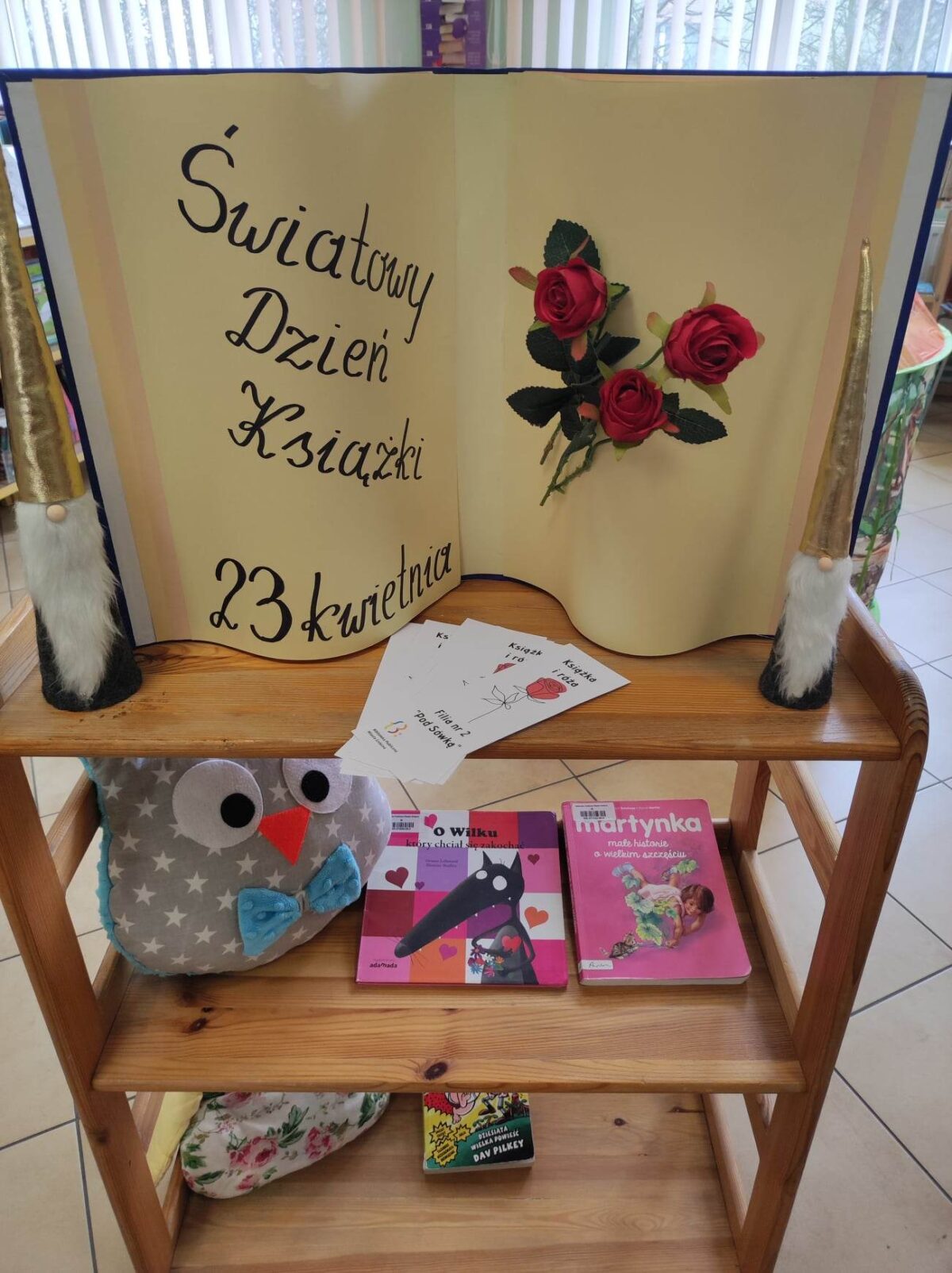 KSIĄŻKA I RÓŻA