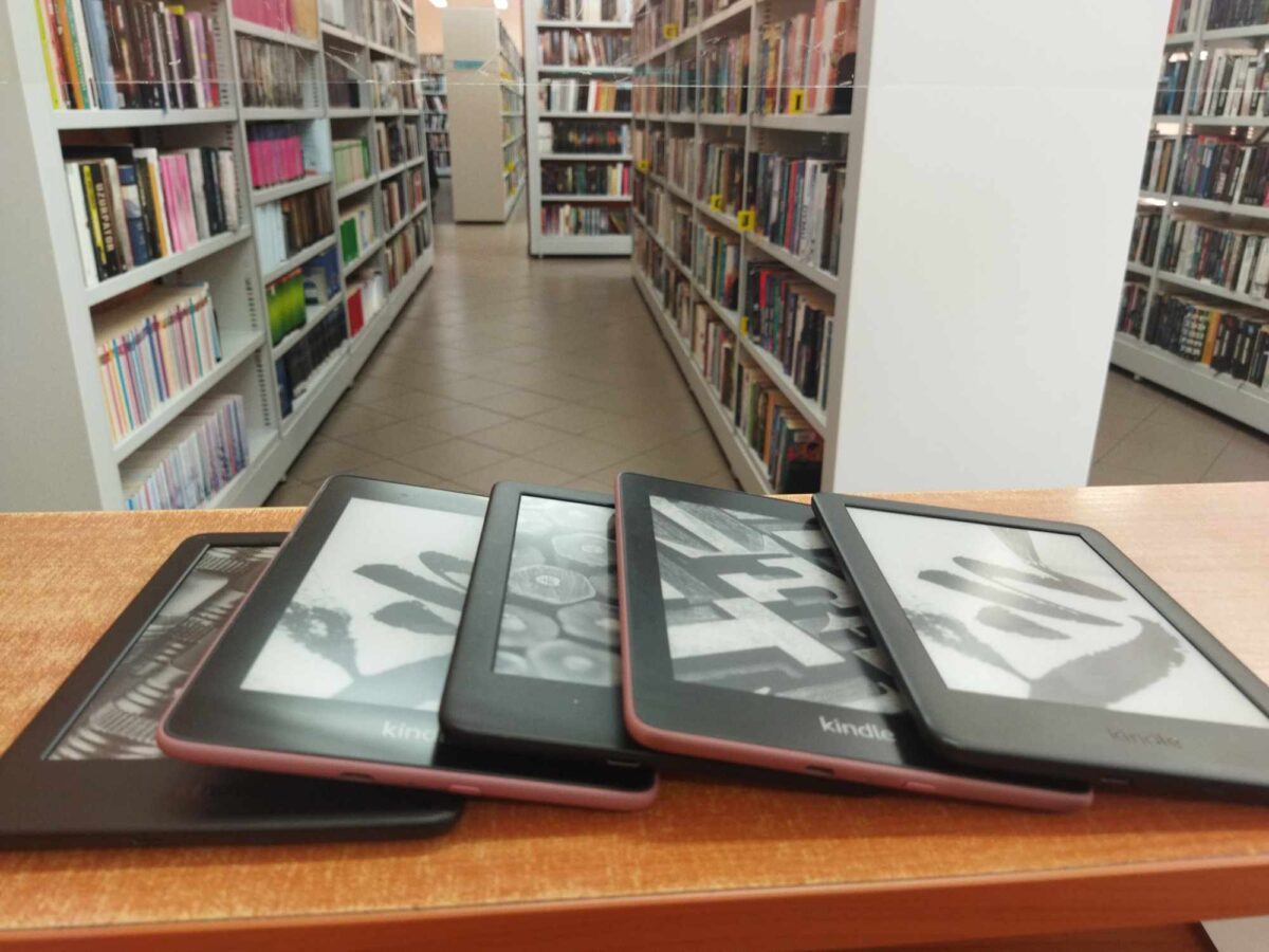 W naszej bibliotece wypożyczycie czytnik Kindle